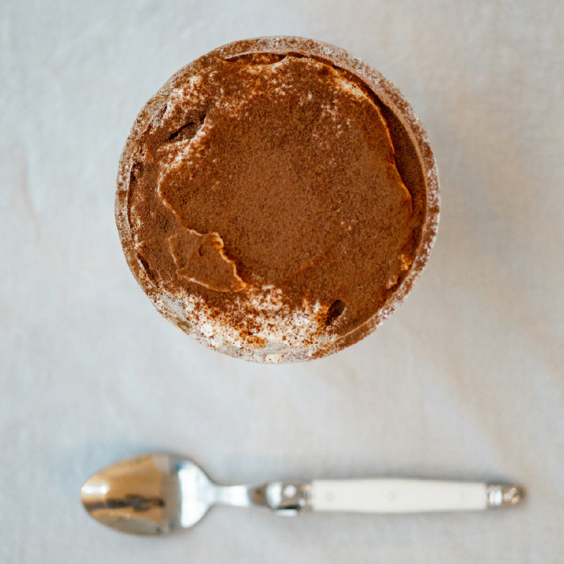 tiramisu w słoiczku, widok od góry